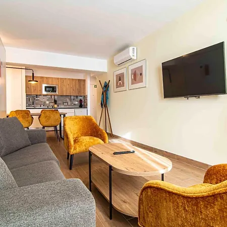 1 Abril Apartment *